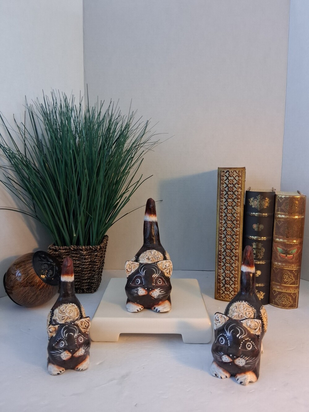 VTG Indonesian Wood Carved Cat Figures Set 3 Hand Painted Folk Art